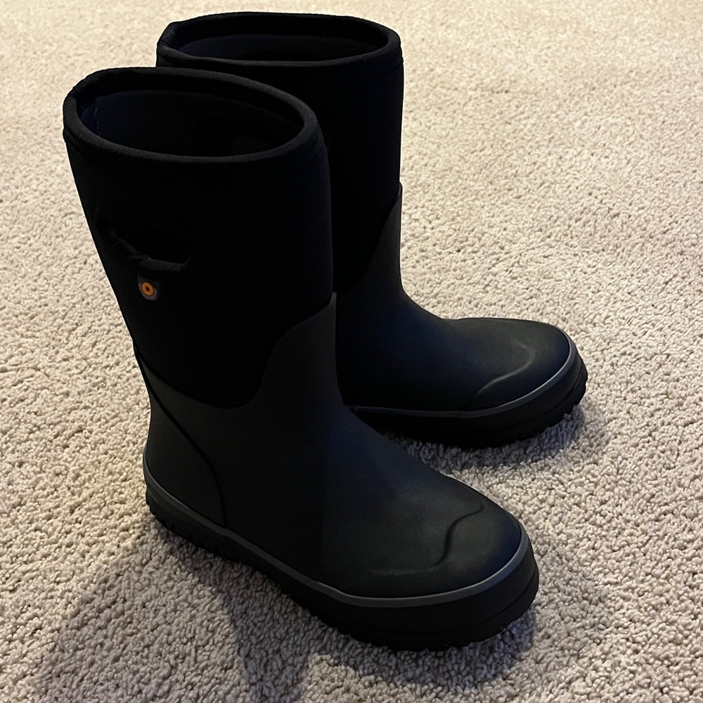 Bogs Black Kids Boots size 2 excellent used condition